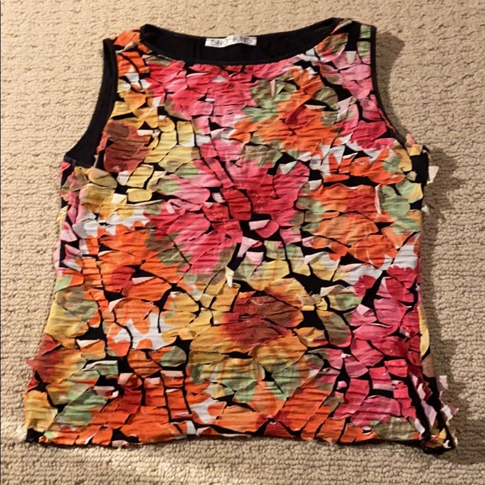 Sleeveless top with floral design size small
